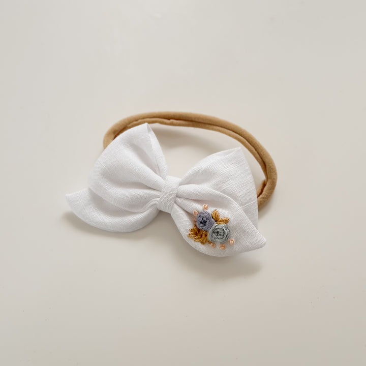 White + blue embroidered roses